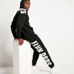 11 Degrees Men's Large Logo Oversized Joggers - Black