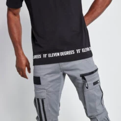 11 Degrees Hem Print T-Shirt - Black -11 Degrees Store 14875103 7015076551807448